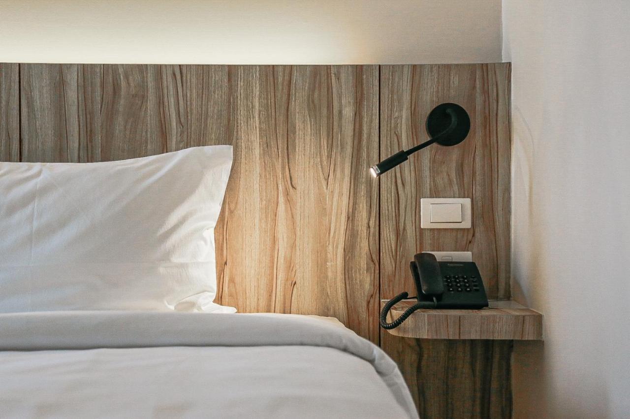 HOMITEL Bangkok Hotel Bagian luar foto