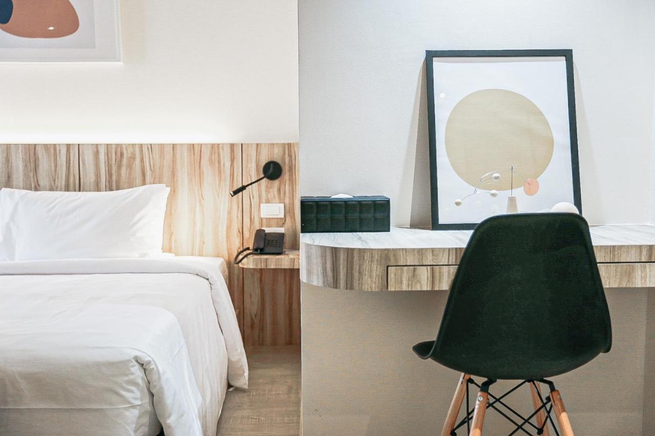 HOMITEL Bangkok Hotel Bagian luar foto